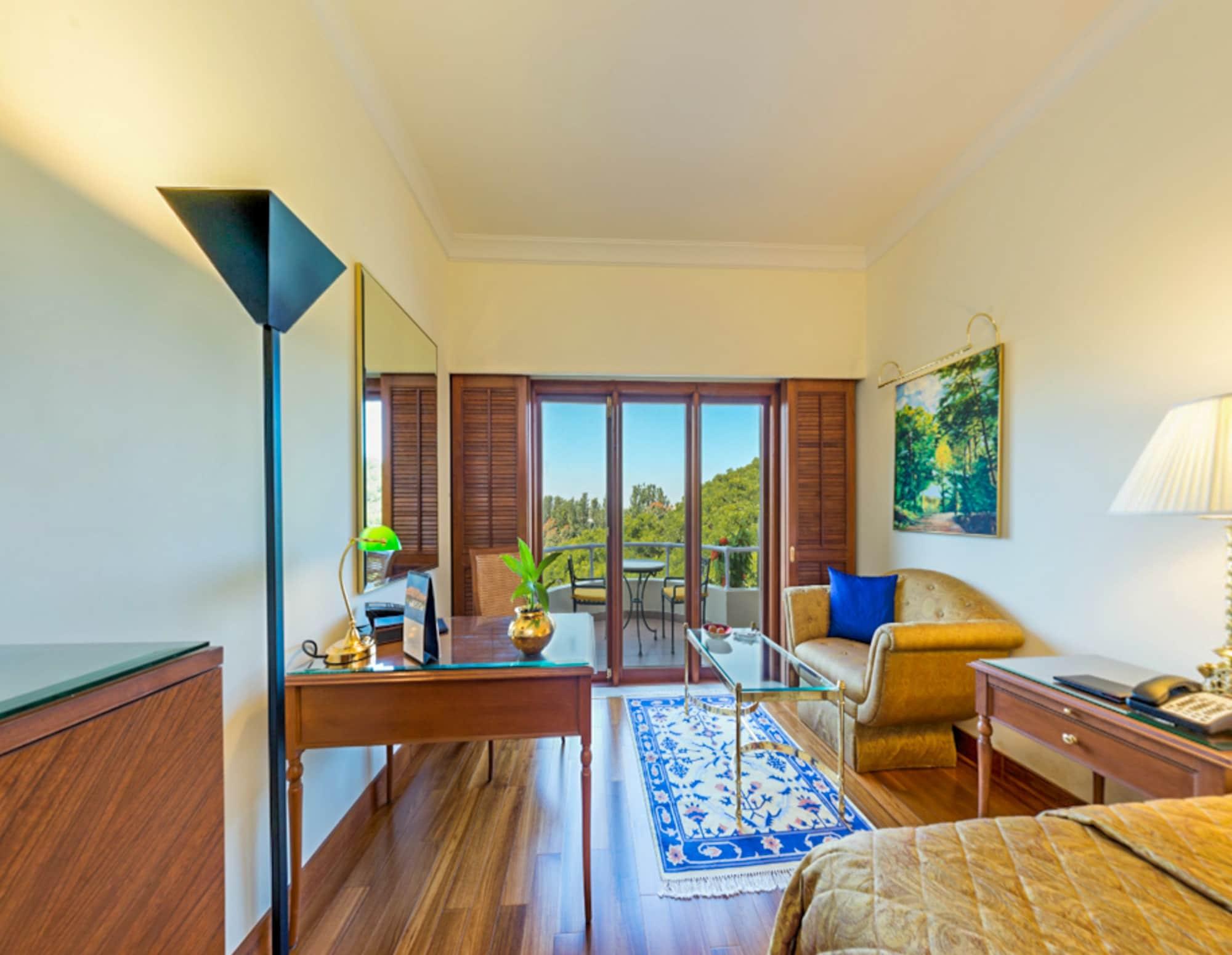 The Oberoi Bengaluru Hotel Exterior photo A room at the Taj Bengal