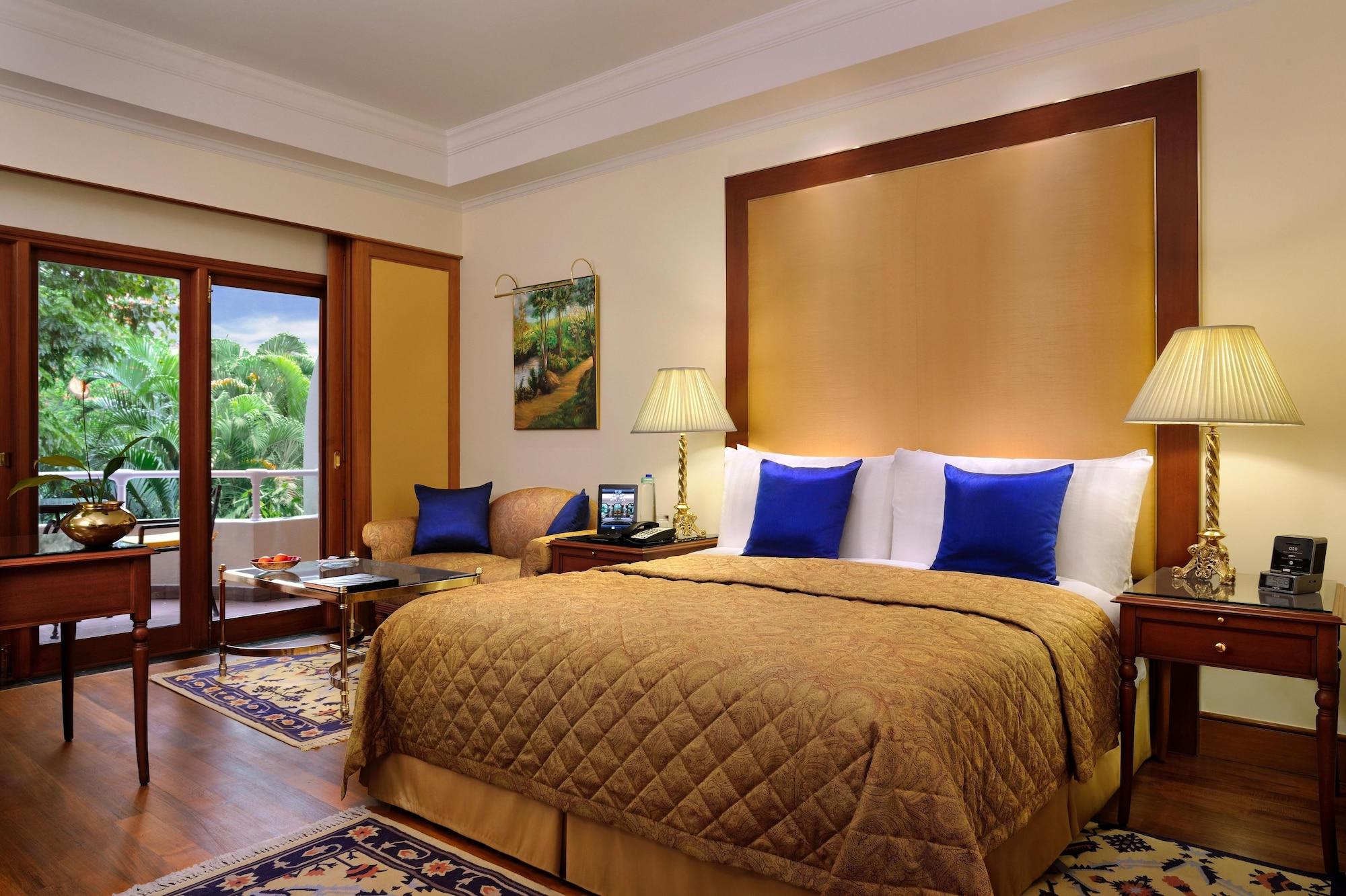 The Oberoi Bengaluru Hotel Exterior photo A room at the Taj Bengal