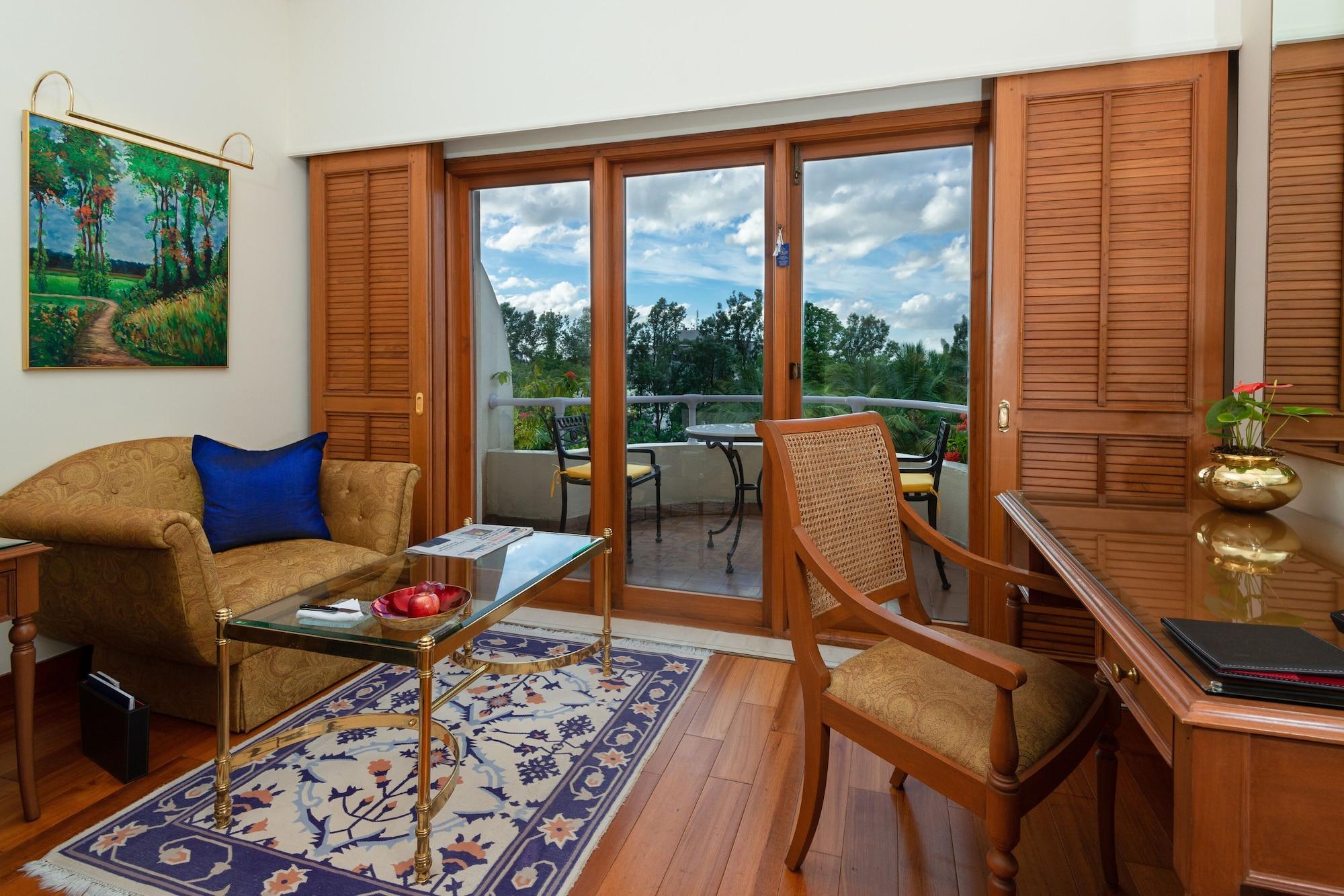 The Oberoi Bengaluru Hotel Exterior photo A room at the Taj Bengal