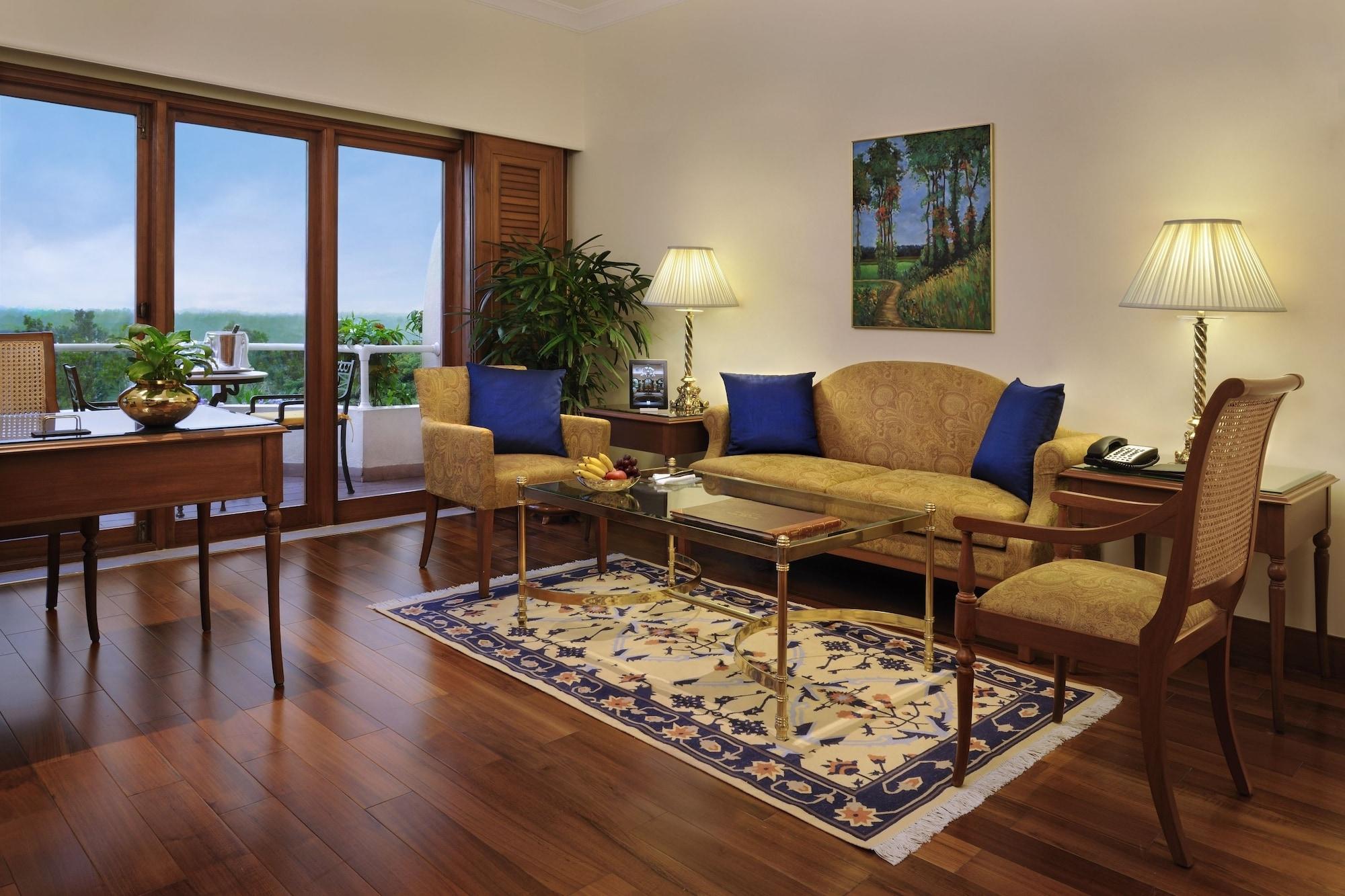 The Oberoi Bengaluru Hotel Exterior photo A living room at the Taj Bengal