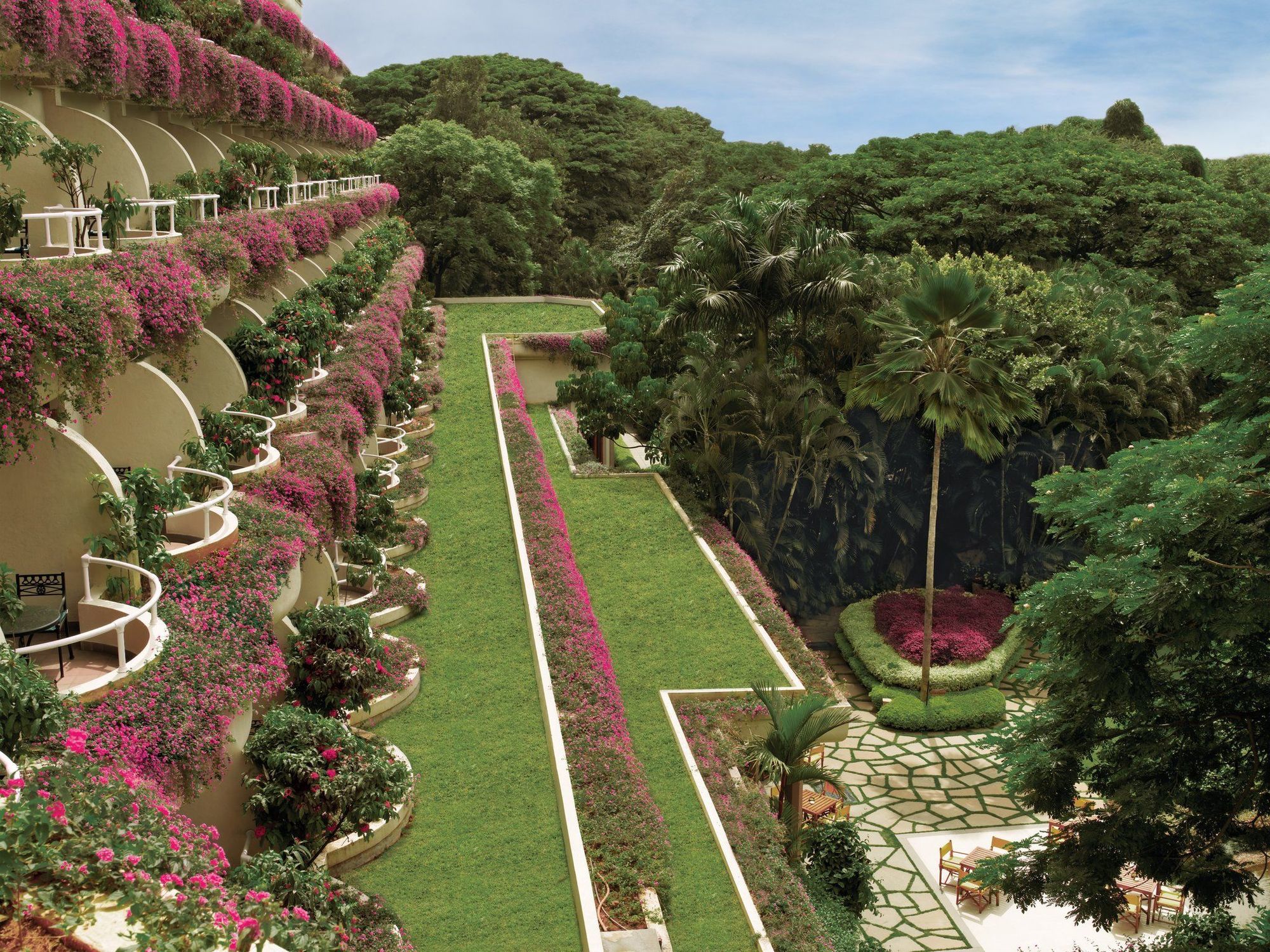 The Oberoi Bengaluru Hotel Exterior photo The Banyan Tree resort in Phuket, Thailand